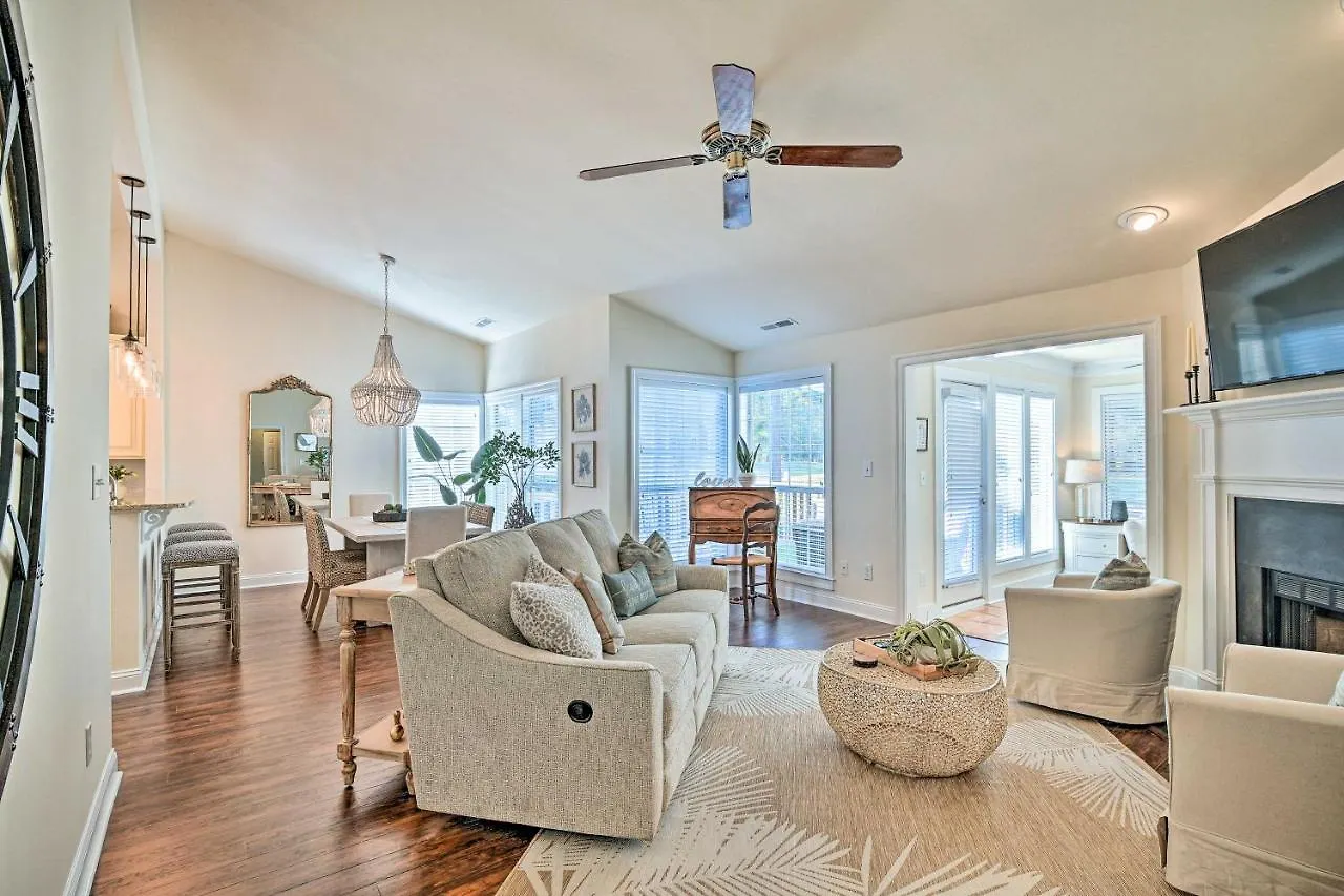 Apartment On Golf Course With Access!