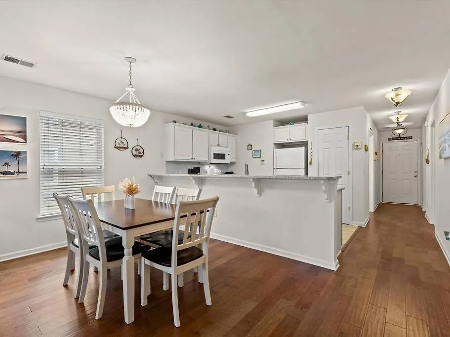 Beautiful 3 Bd 2 Bth Golf Course Unit Apartment