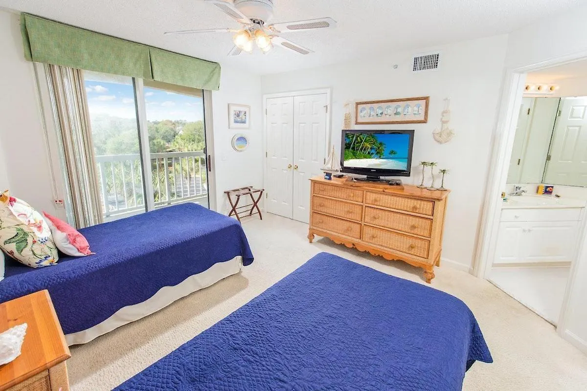 Holiday home Oceanfront Paradise: 3 Bdrm Condo,