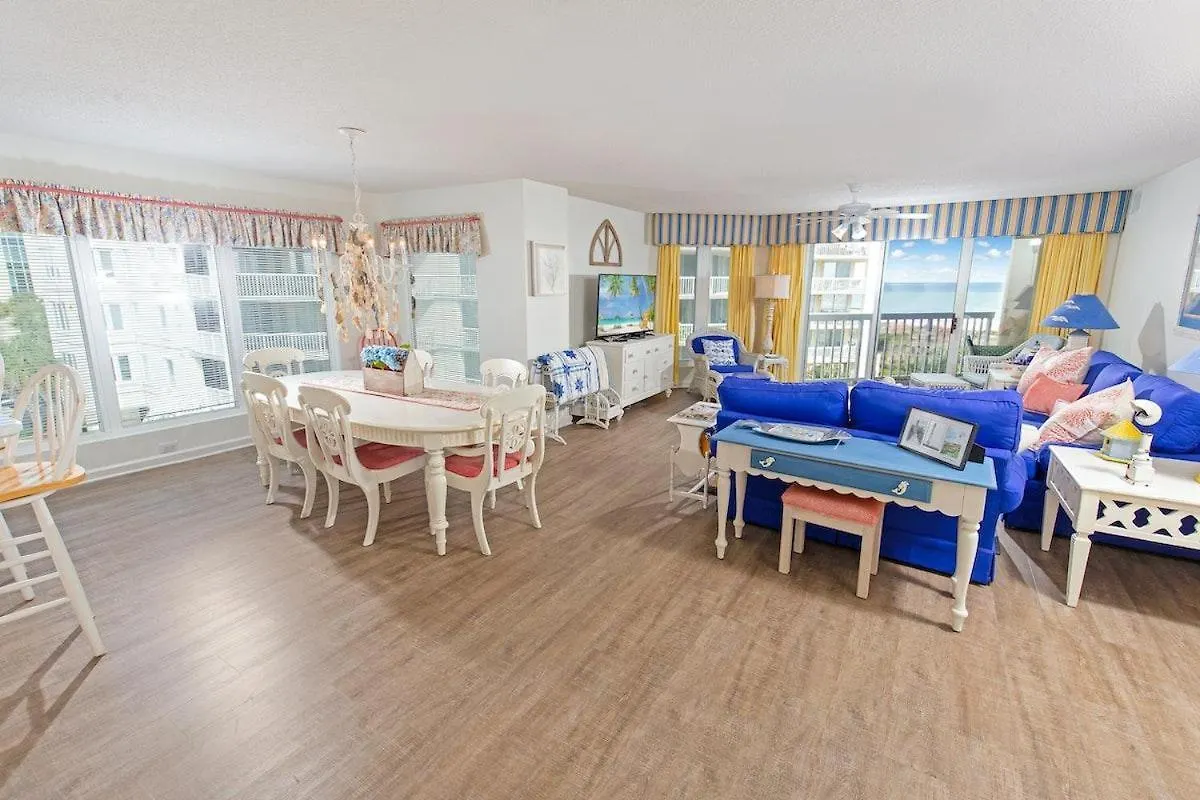 Oceanfront Paradise: 3 Bdrm Condo, Holiday home *