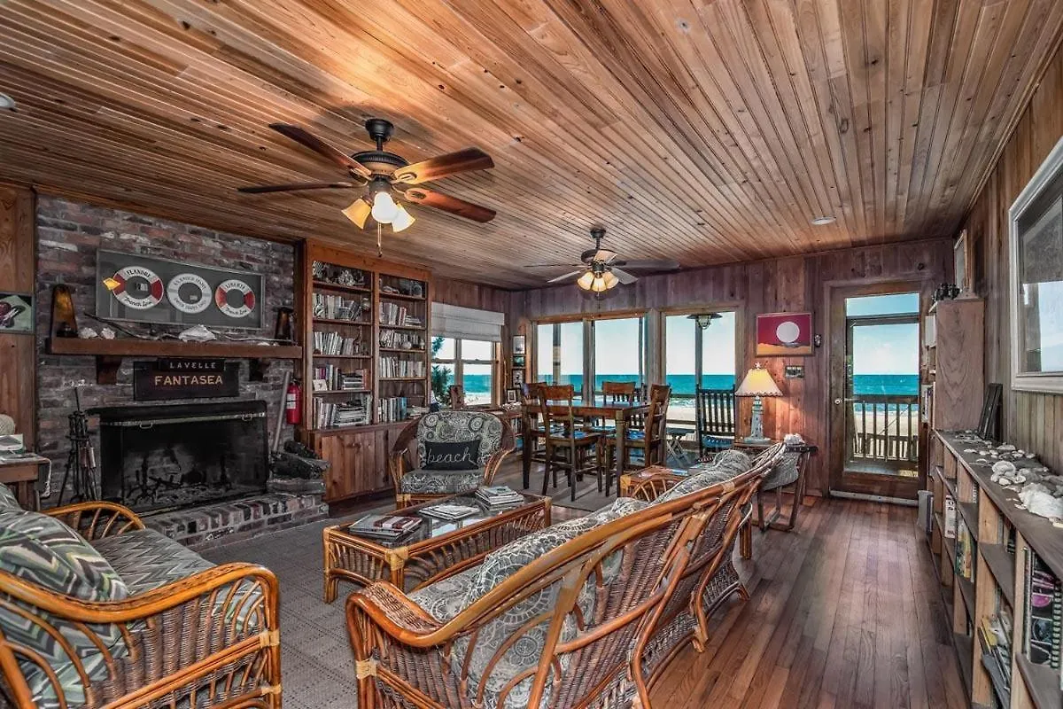 6 Bedroom Oceanfront House With Creek Dock Holiday home *