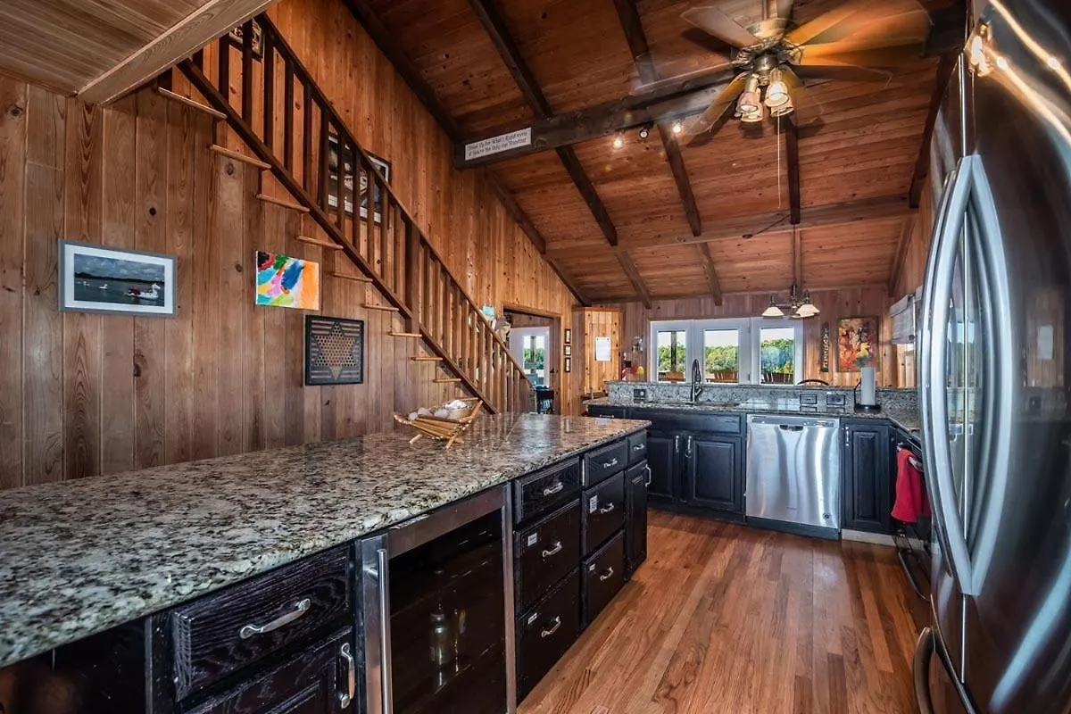 6 Bedroom Oceanfront House With Creek Dock *