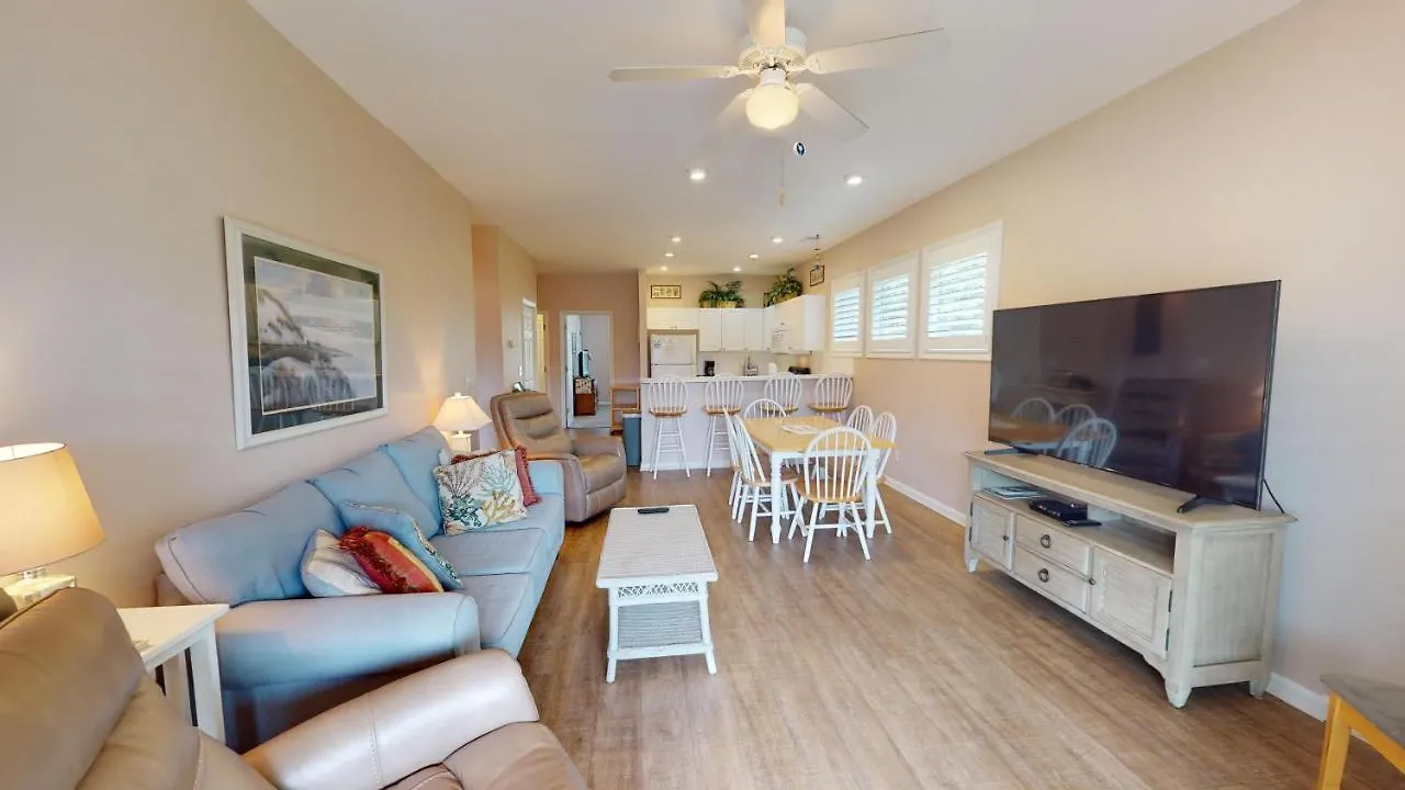 Lakeside Tranquility 2br Amenities Villa Pawleys Island