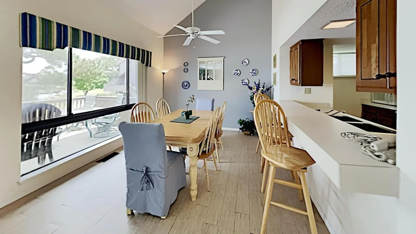 Relaxing Retreat Inviting Pool Access * Pawleys Island