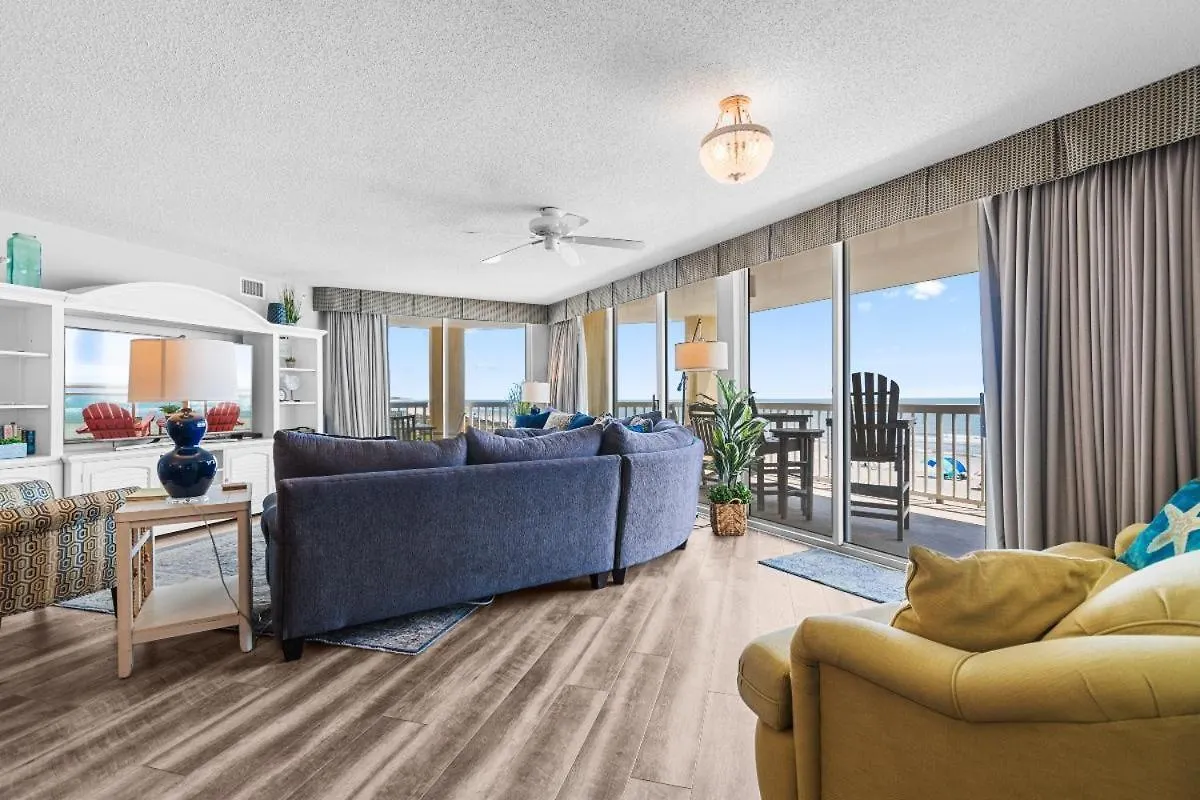 Beachfront Oasis At Litchfield By The Sea: 3 Bdrm Holiday home *