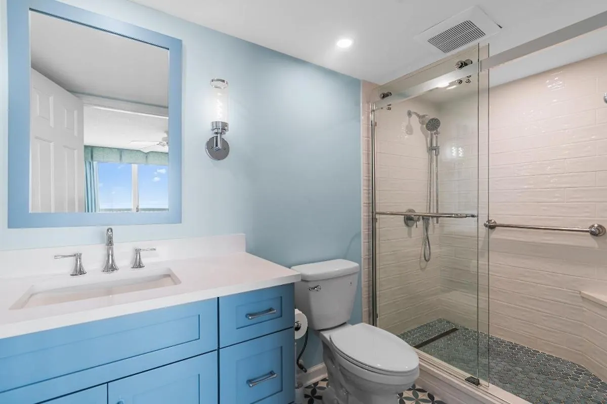 Beachfront Oasis At Litchfield By The Sea: 3 Bdrm Holiday home Pawleys Island