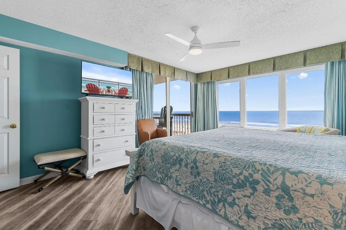Beachfront Oasis At Litchfield By The Sea: 3 Bdrm Holiday home Pawleys Island