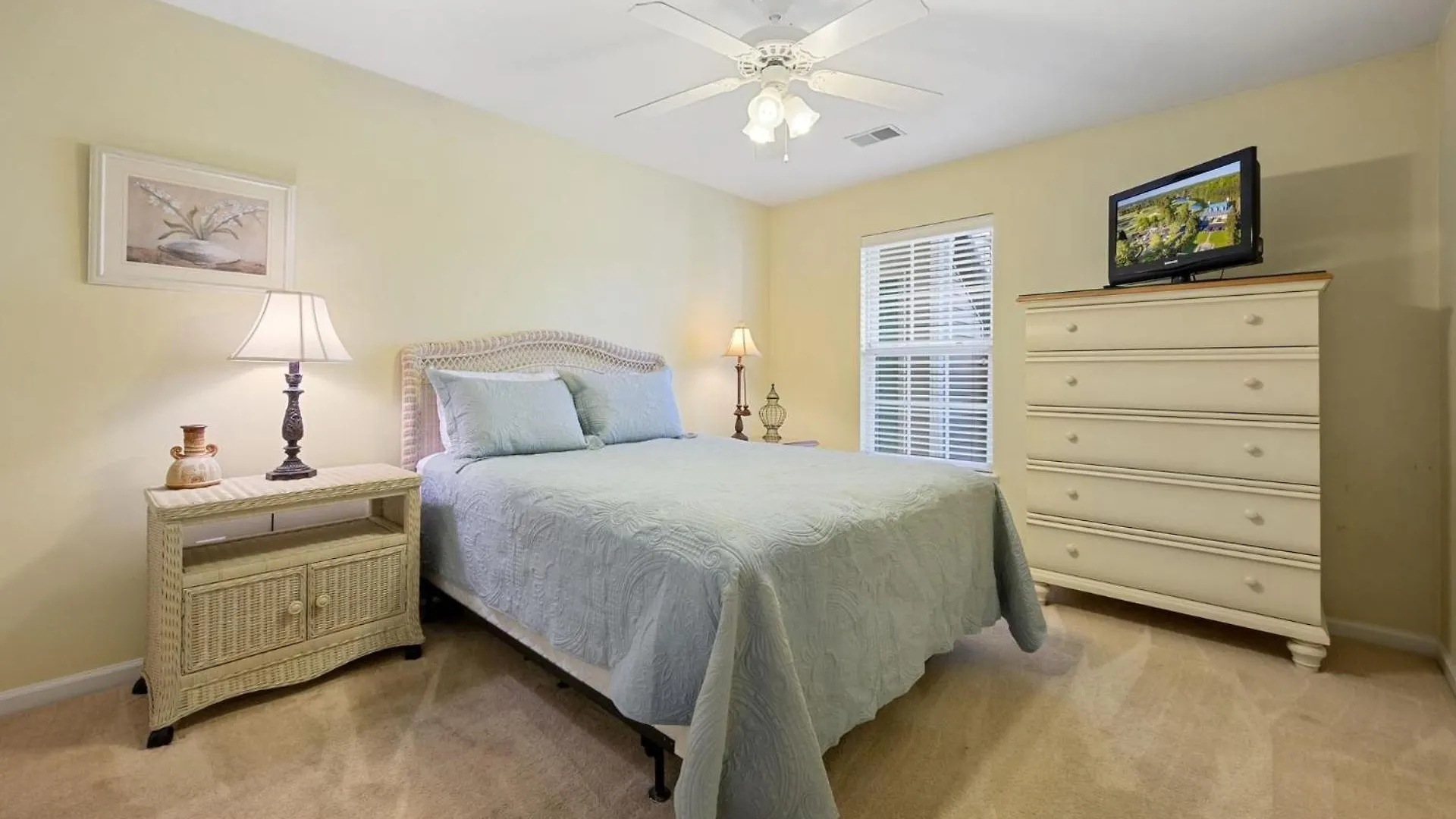Ground-floor 3-bedroom With Stunning Golf Course Views,