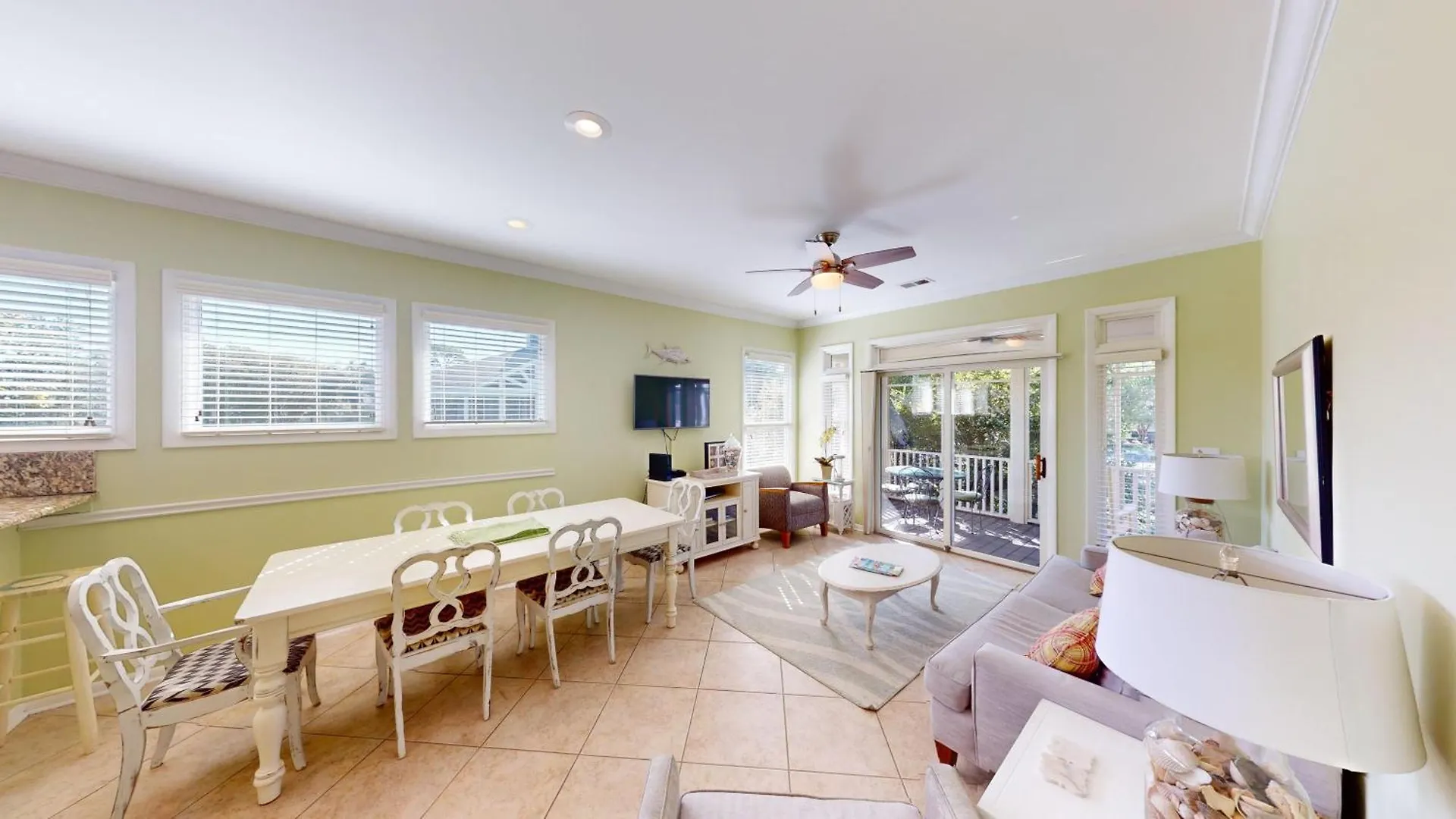 2 Bdrm Lakeside Scenic View With Amenities