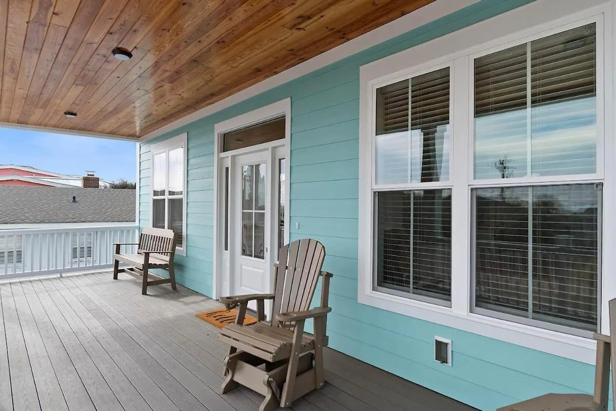 Nautical Nonsense Oceanview 4 Bedroom, 4 Bath Holiday home *