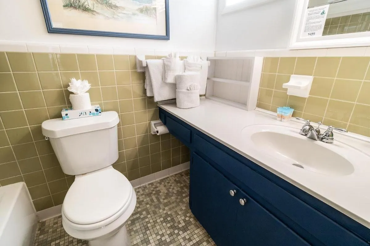 Two Bedroom Sleeps 6 Has 2 Queen And 1 King Hotel Pawleys Island