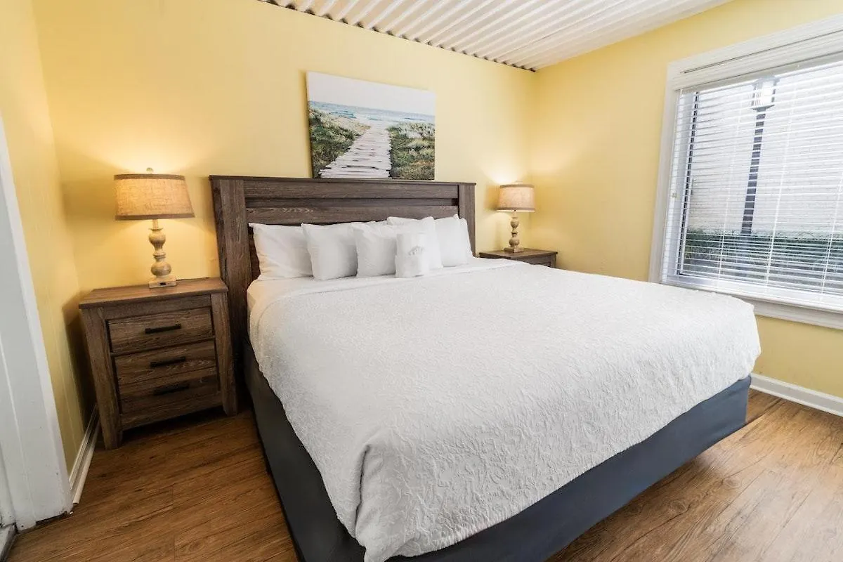 Two Bedroom Sleeps 6 Has 2 Queen And 1 King Pawleys Island