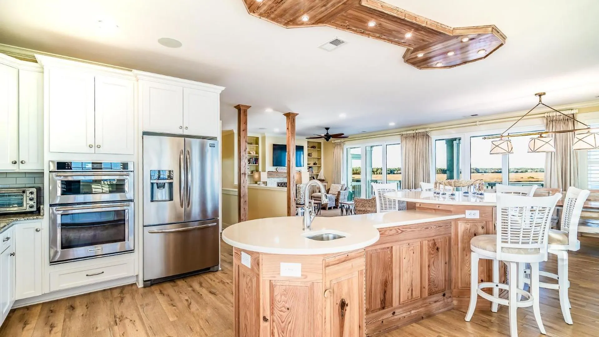 Paradise Point: Luxury Beachfront With Views Holiday home