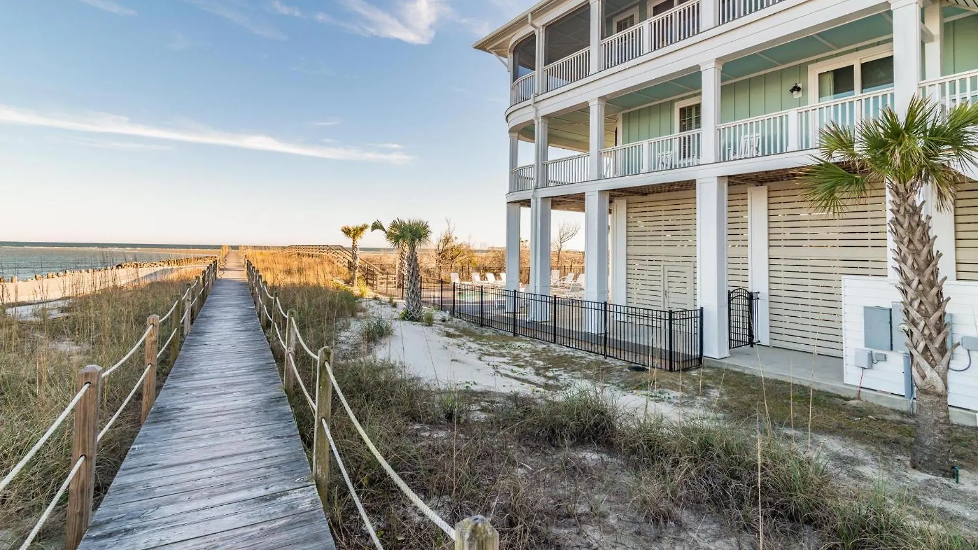 Paradise Point: Luxury Beachfront With Views Holiday home
