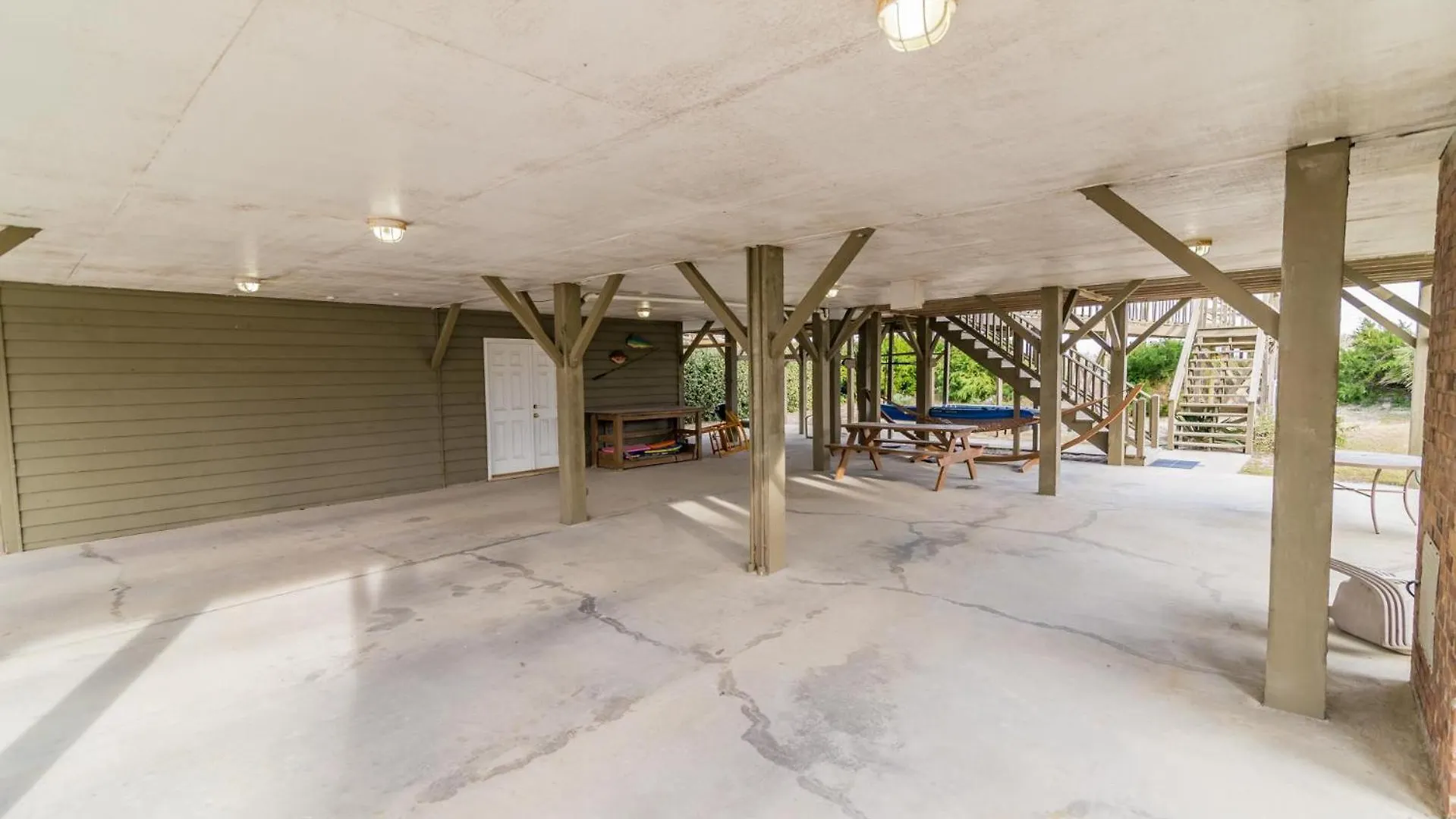 Oceanfront Escape With Game And Access Holiday home