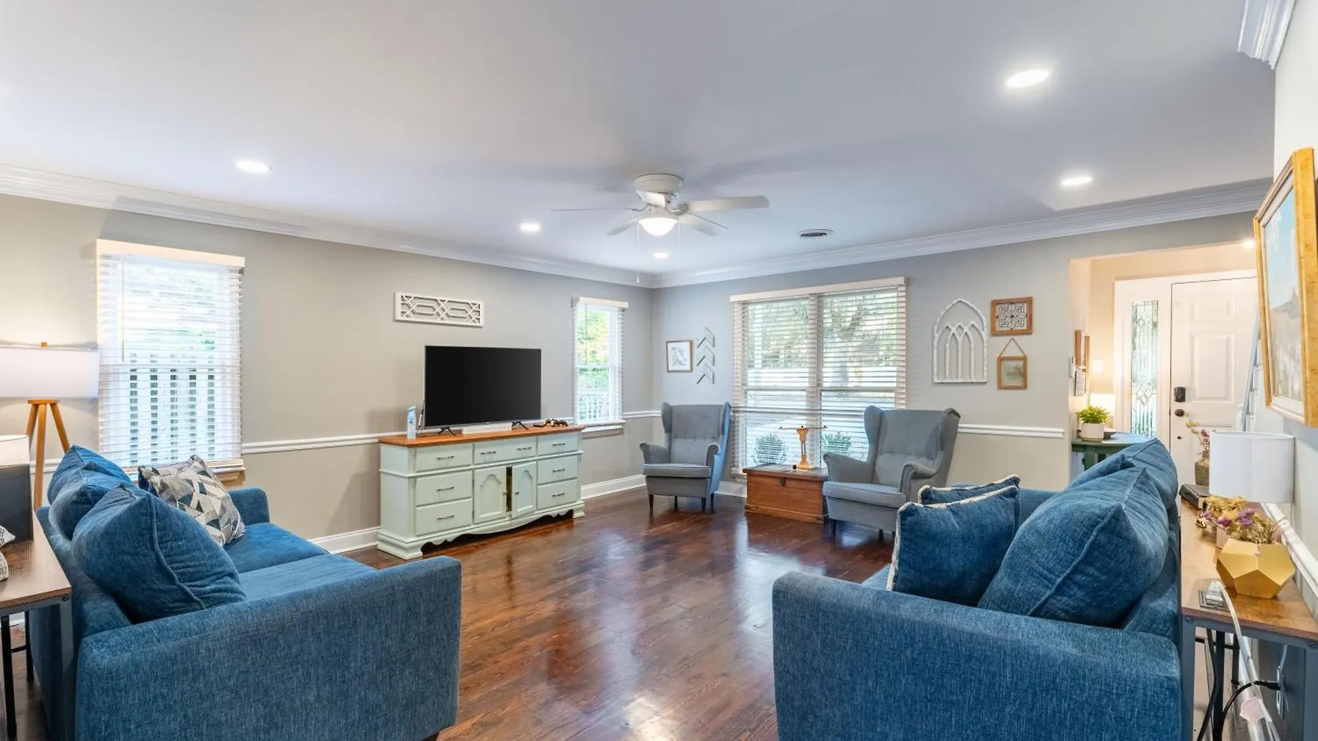 8-guest Cozy Escape With Fire Pit & Hot Tub! *
