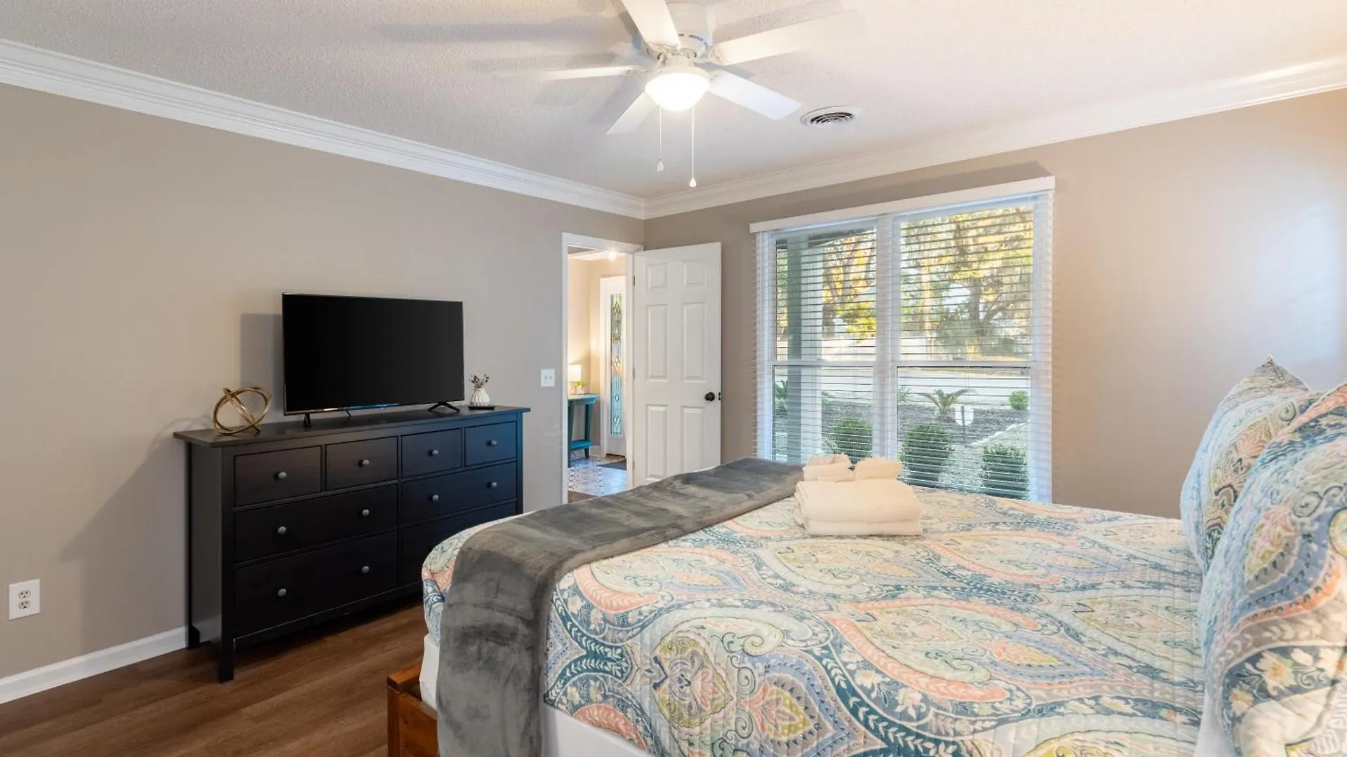8-guest Cozy Escape With Fire Pit & Hot Tub! Holiday home *