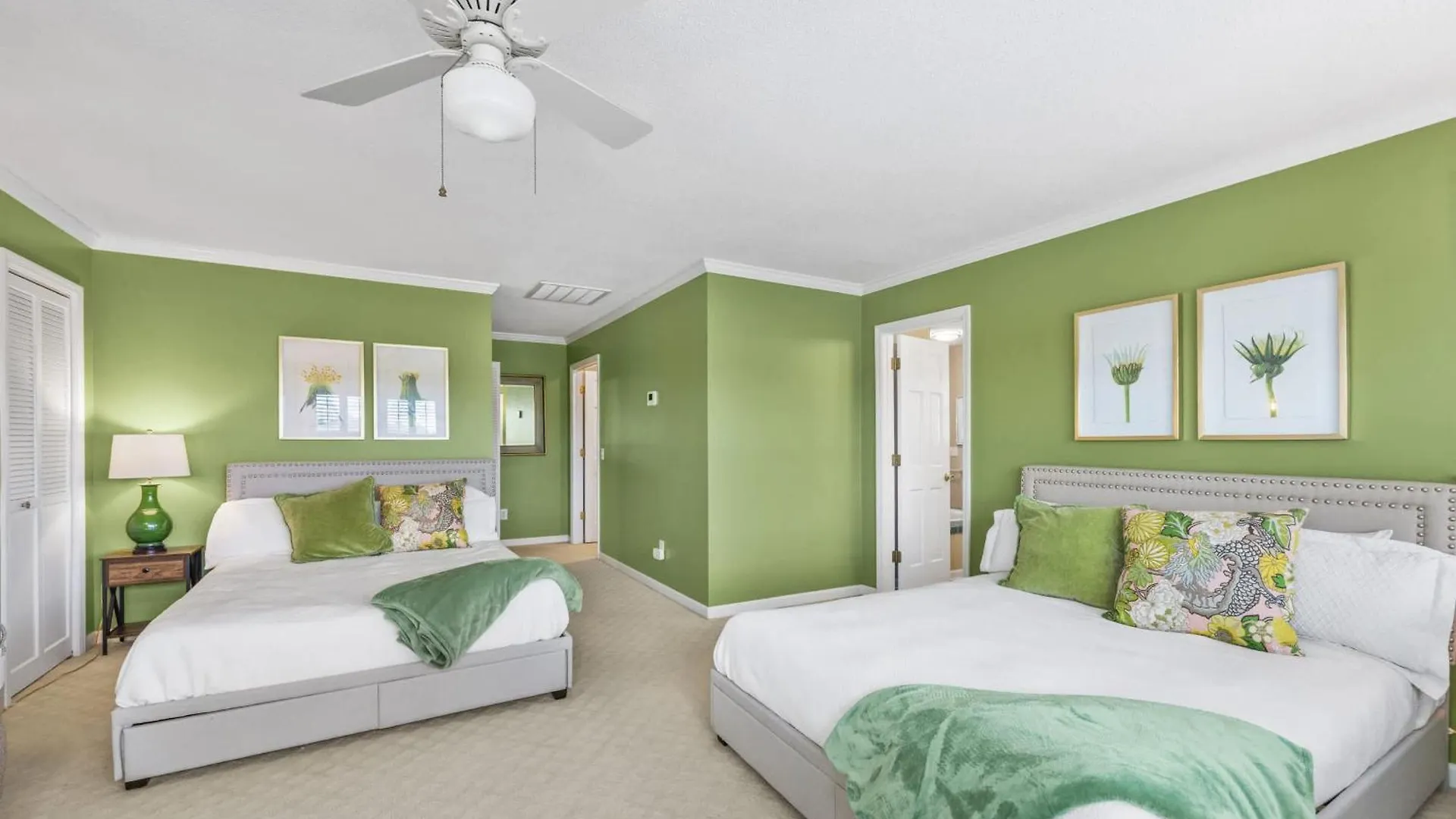 Sleeps 24 Waterfront Dock Golf Cart Walk To Holiday home