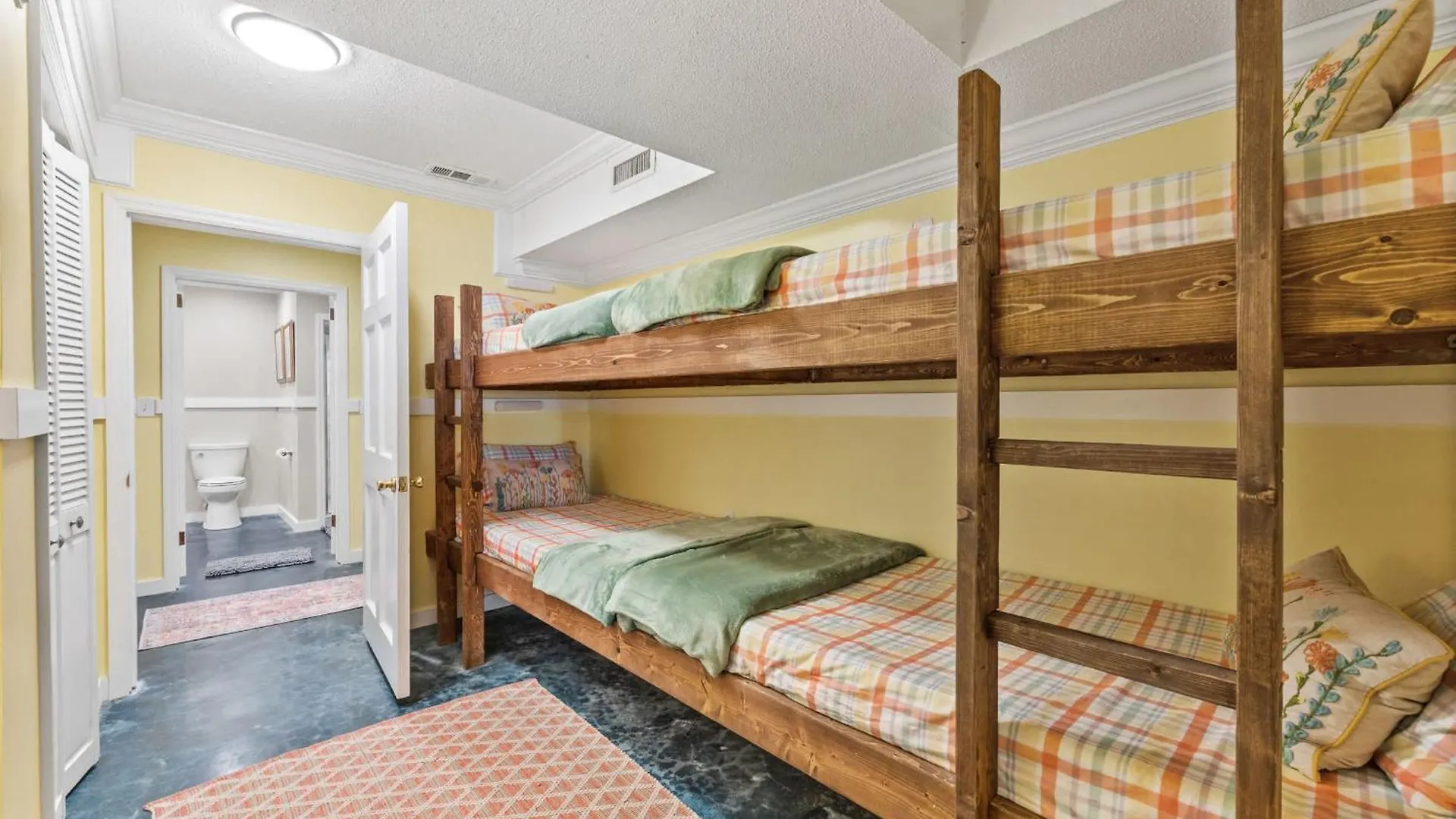 Sleeps 24 Waterfront Dock Golf Cart Walk To