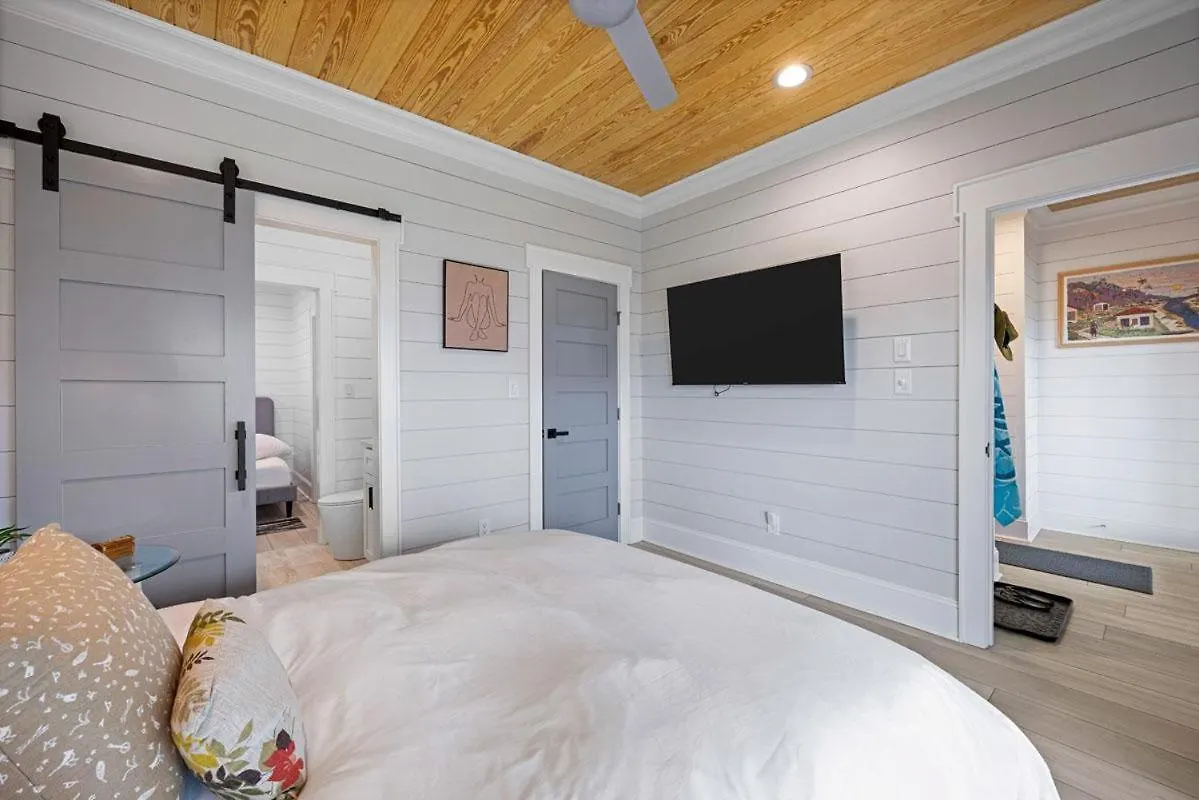 Southern Malibu 6 Bedroom Holiday home *