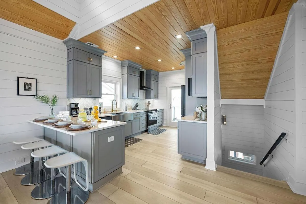 Southern Malibu 6 Bedroom Holiday home