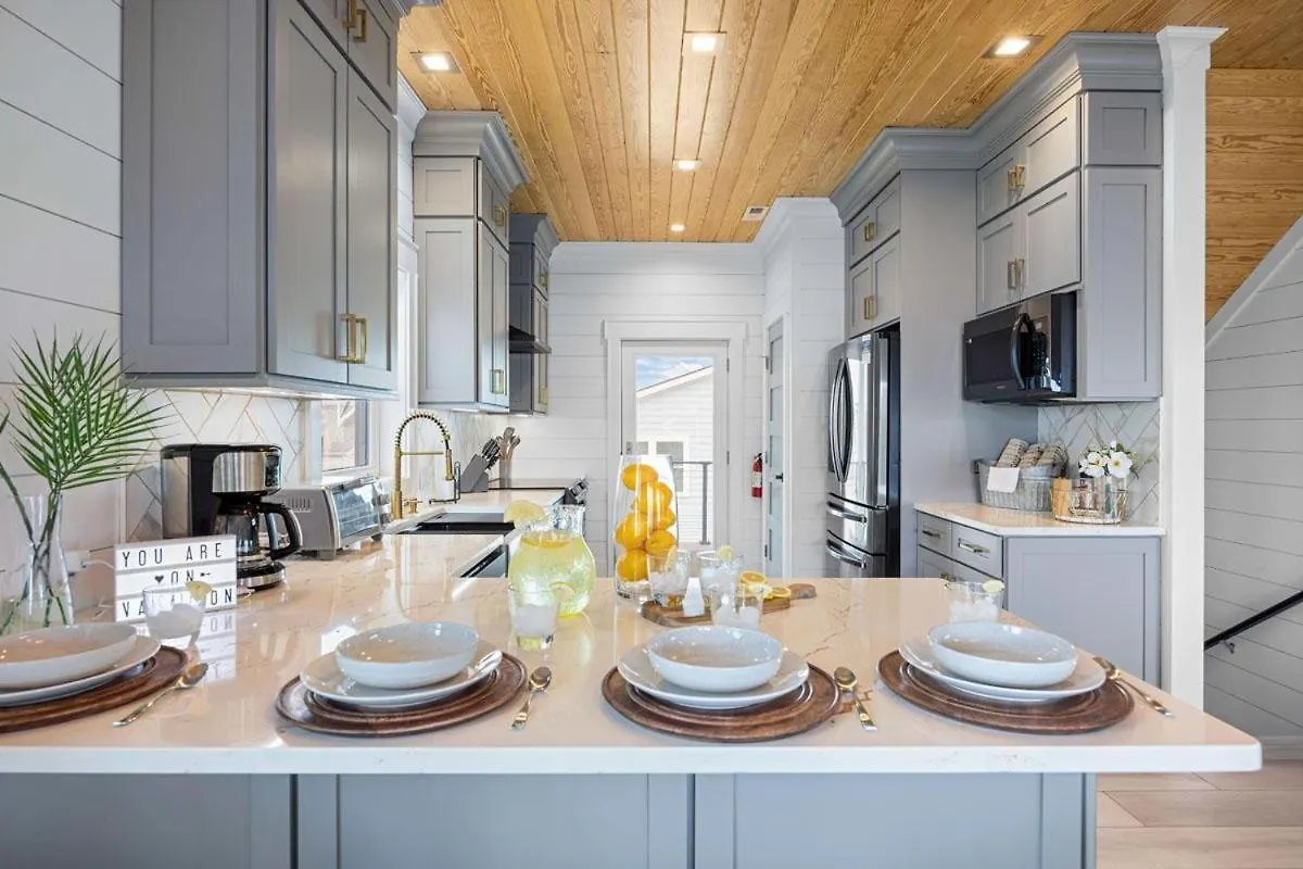 Southern Malibu 6 Bedroom Holiday home *
