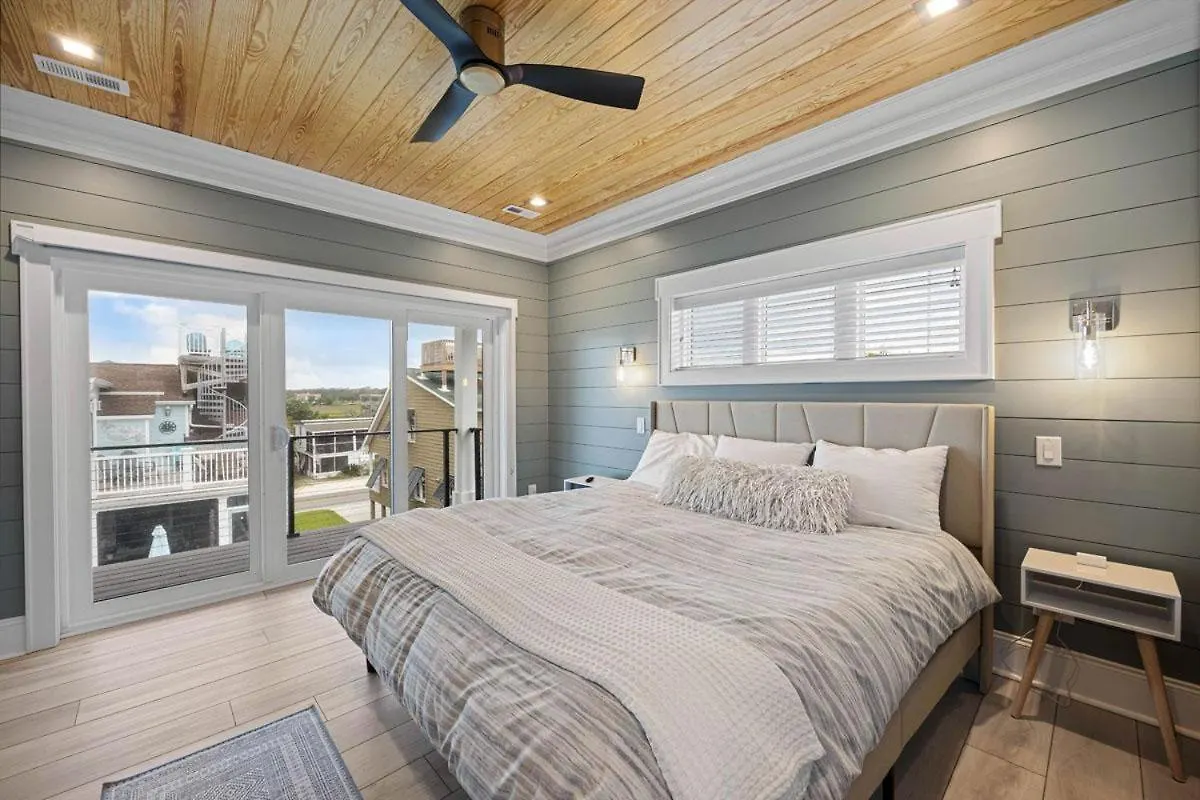 Southern Malibu 6 Bedroom Holiday home *