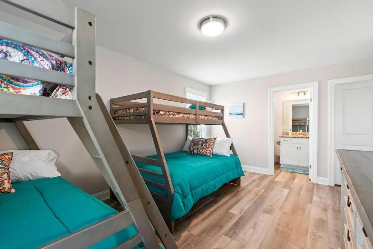 Nautical Nonsense Oceanview 4 Bedroom, 4 Bath Holiday home *