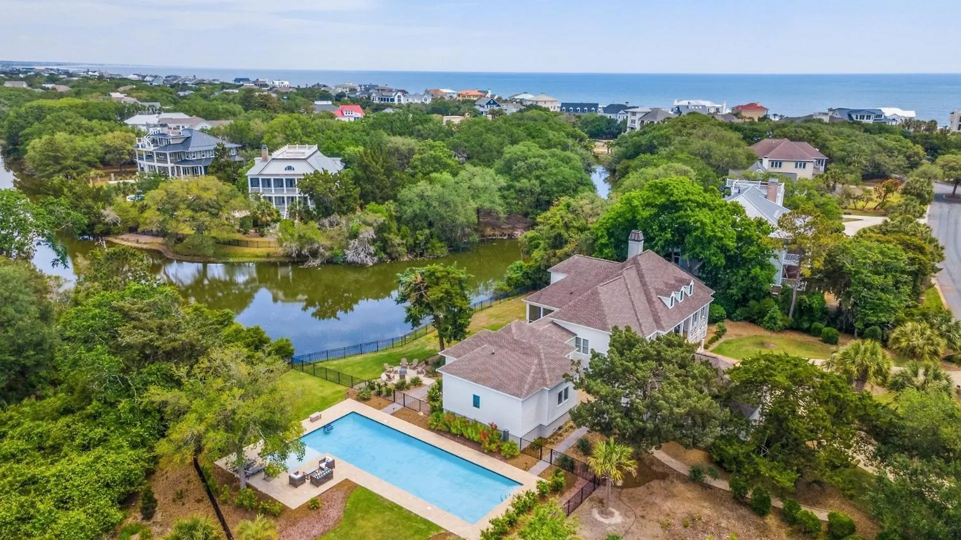 Close To The And Private Pool *