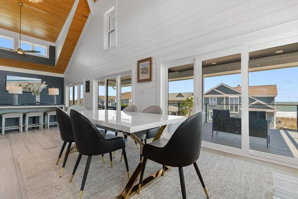 Southern Malibu 6 Bedroom Holiday home *