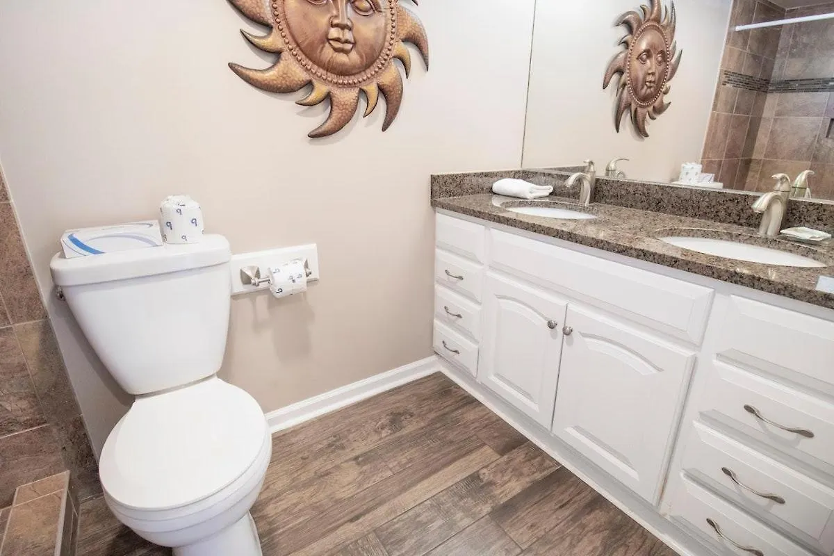 Apartment Coastal Getaway: Oceanfront Dune King *