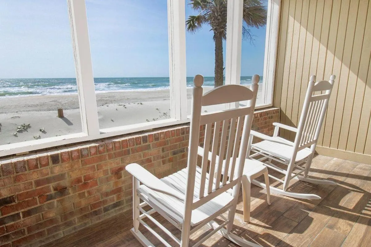 Apartment Coastal Getaway: Oceanfront Dune King *
